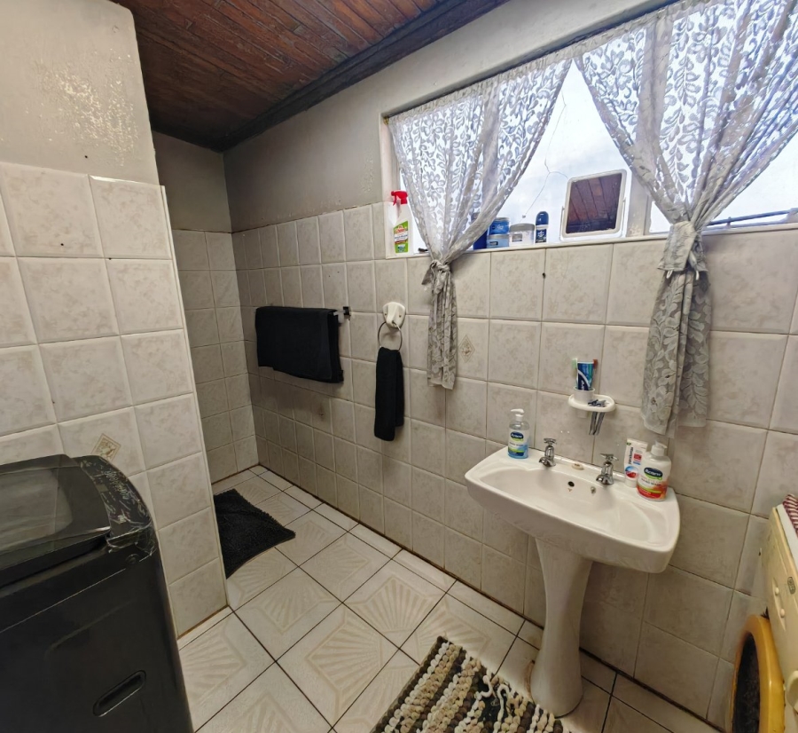 6 Bedroom Property for Sale in Heuwelsig Free State